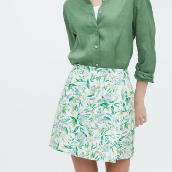 Uniqlo Pants - Uniqlo women’s off white floral print Linen Blend Skort size XL